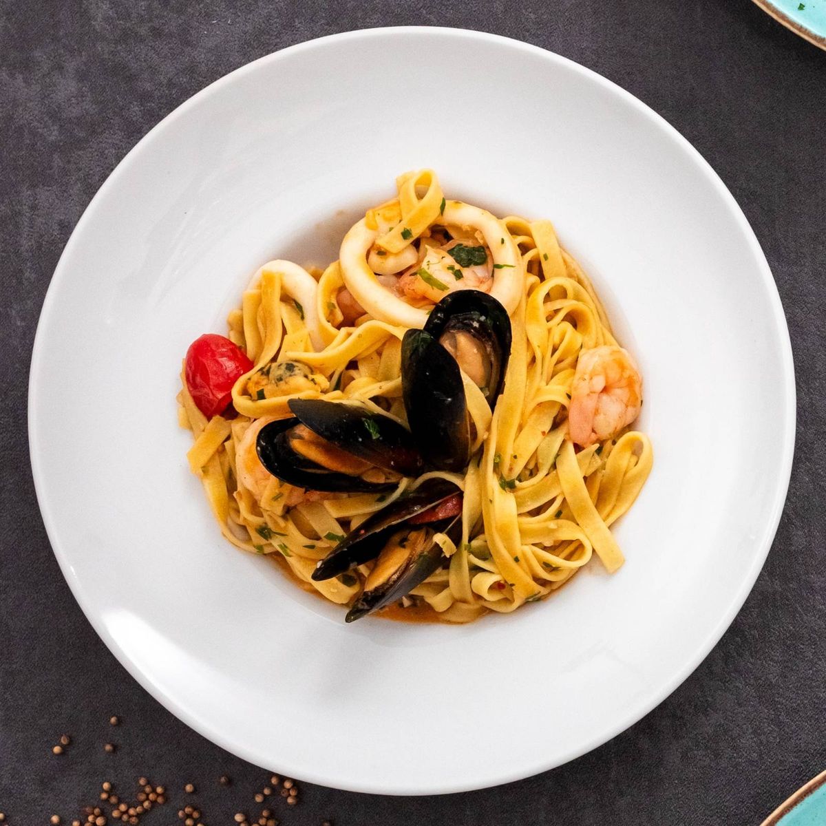 Tagliatelle cu fructe de mare